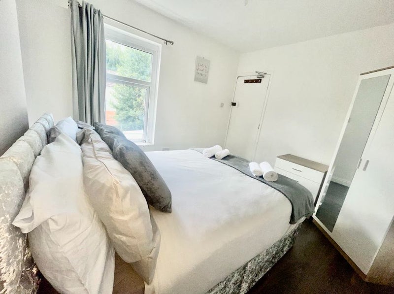 'Double Rooms In King Street Treforest' Room to Rent from SpareRoom