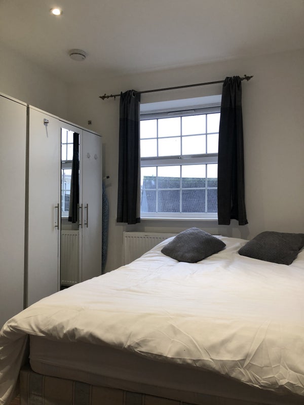 'Large Studio in Kilburn High Road ' Room to Rent from SpareRoom