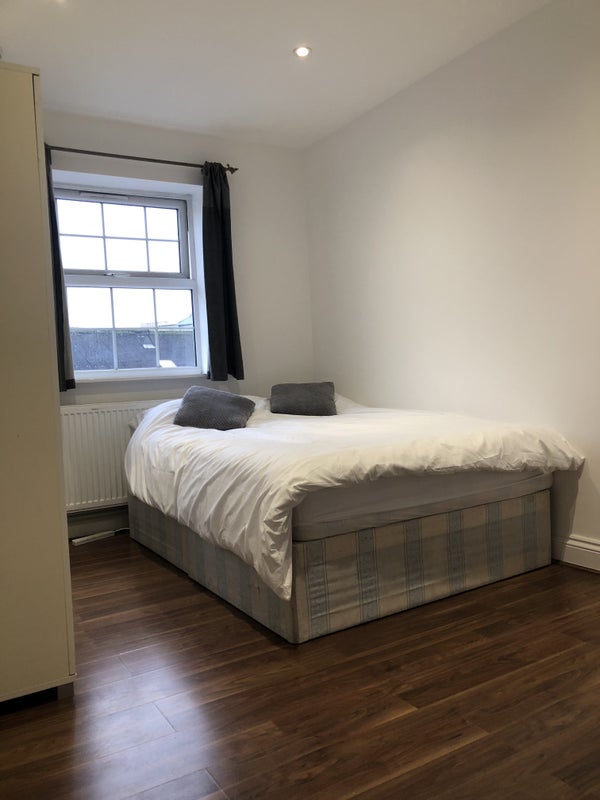 'Large Studio in Kilburn High Road ' Room to Rent from SpareRoom