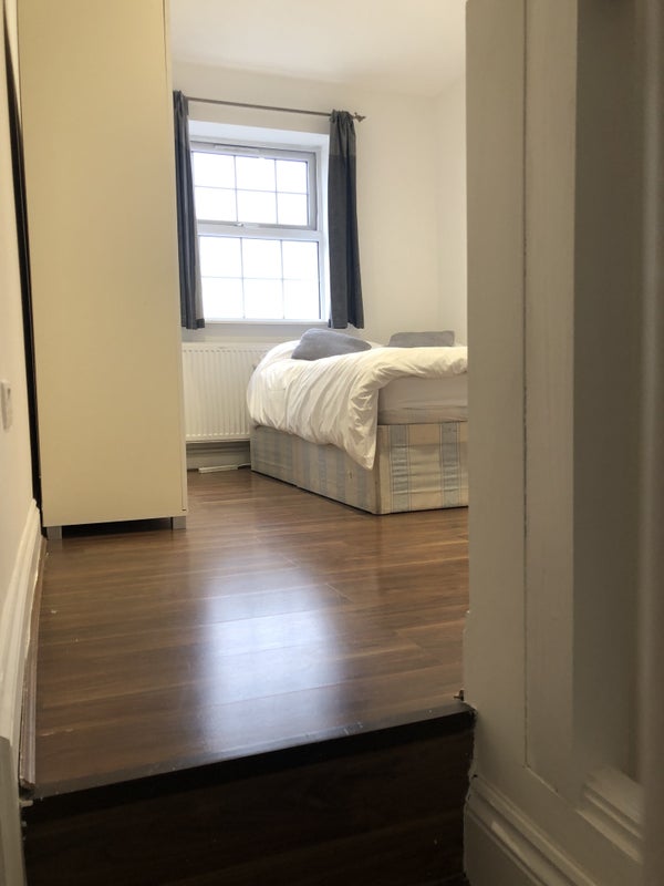 'Large Studio in Kilburn High Road ' Room to Rent from SpareRoom