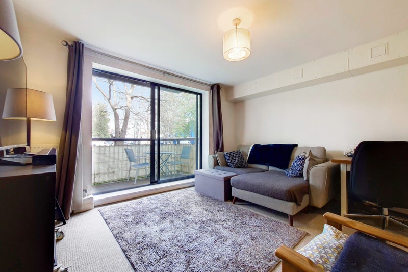 '1 Bedroom Flat SW2 (Brixton)' Room to Rent from SpareRoom