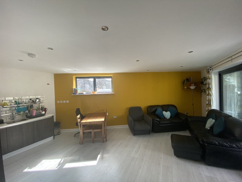 Photo 1: Kitchen/Diner
