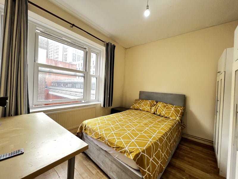 '2 Rooms To Rent Zone 1 ( Aldgate East )' Room to Rent from SpareRoom