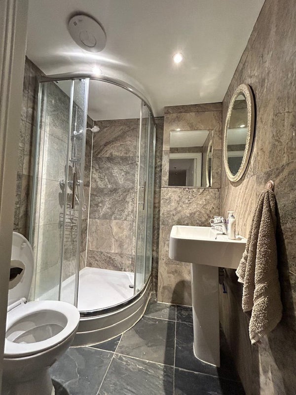 'Garden 2 bedroom 2 bathroom apartment in Vauxhall ' Room to Rent from