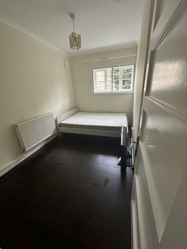 'Small Double East Finchley ' Room to Rent from SpareRoom