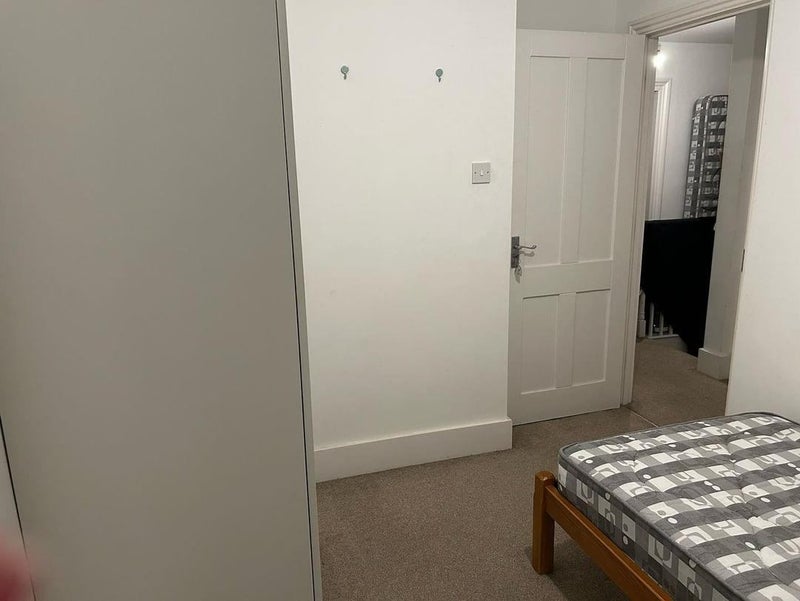 'Mixed student professional house in farnham ' Room to Rent from SpareRoom