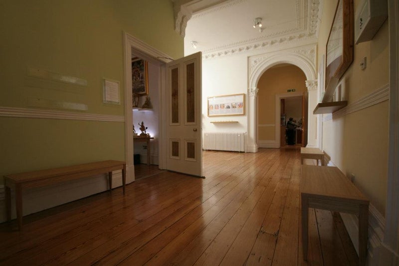 Photo 1: hallway