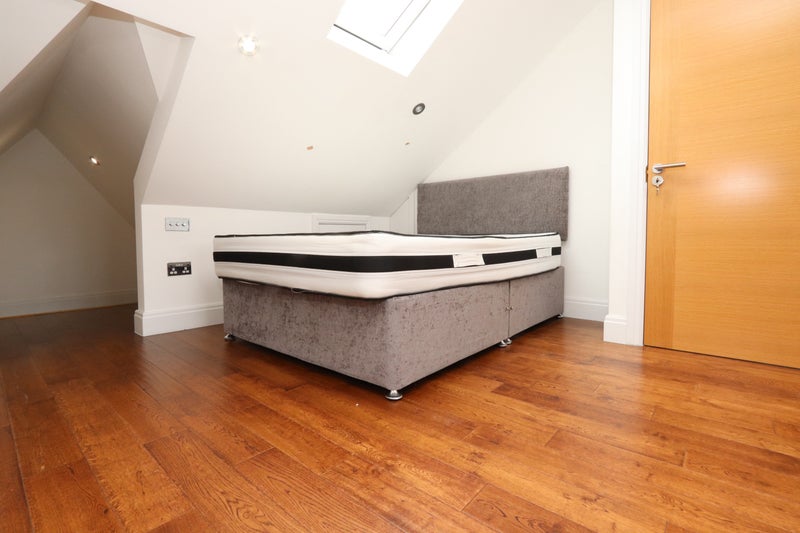 'Large Private Studio🔥Wood Green!!Rent it Now!!' Room to Rent from