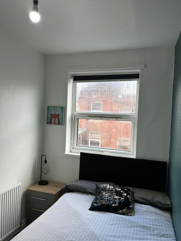 1 bedroom available in Hyde Park' Room to Rent from SpareRoom