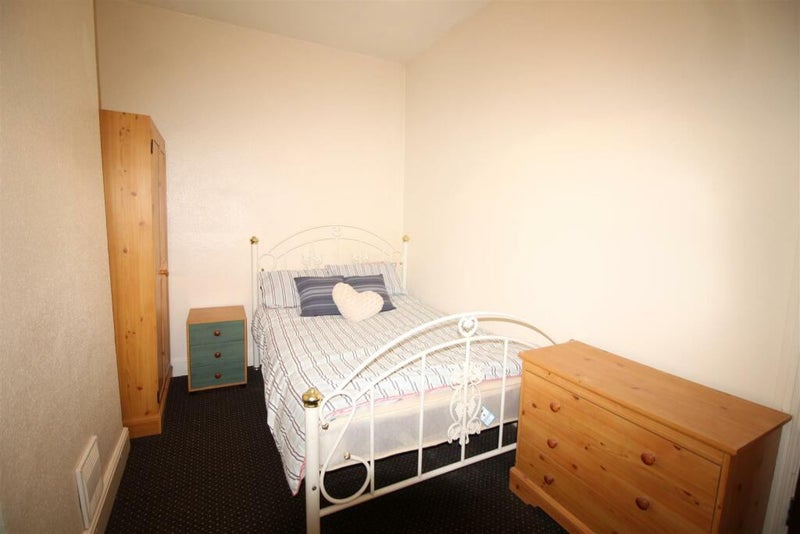 Photo 3: Room 4 - Taken