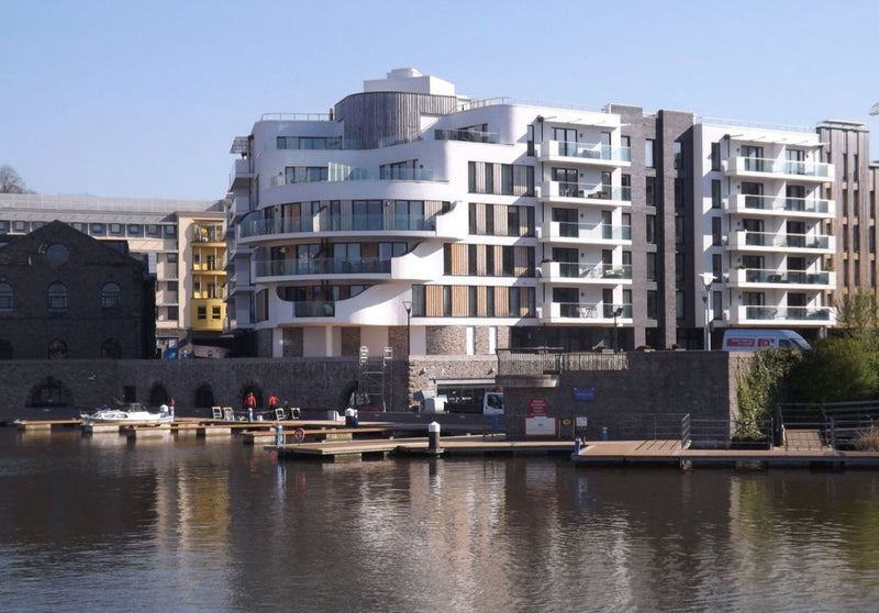 'Modern Harbourside Flat EnSuite All Inclusive' Room to Rent from