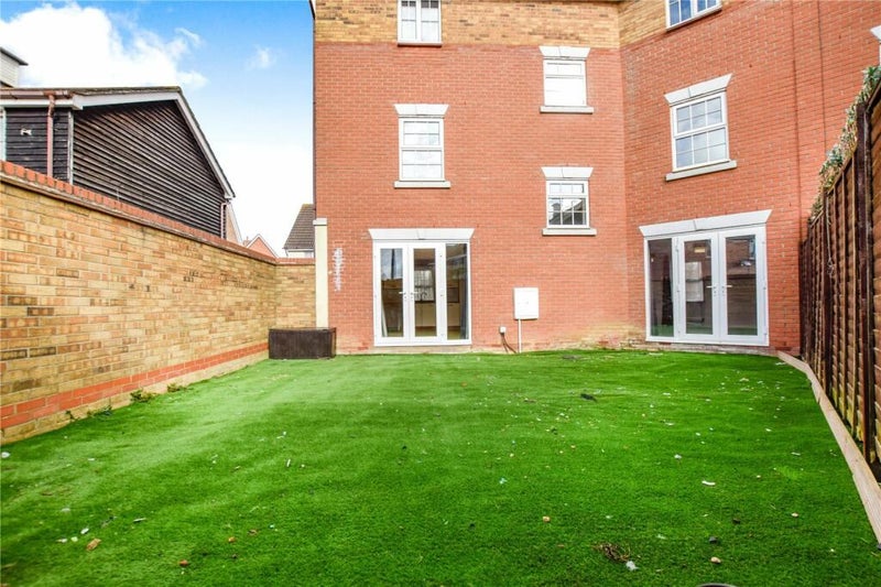 'Large Double Bedroom in Modern Townhouse' Room to Rent from SpareRoom