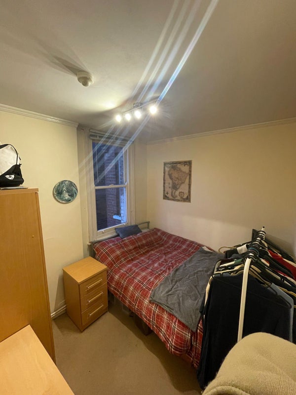 '2 bedrooms to rent in Kilburn 8 min walk to tube' Room to Rent from
