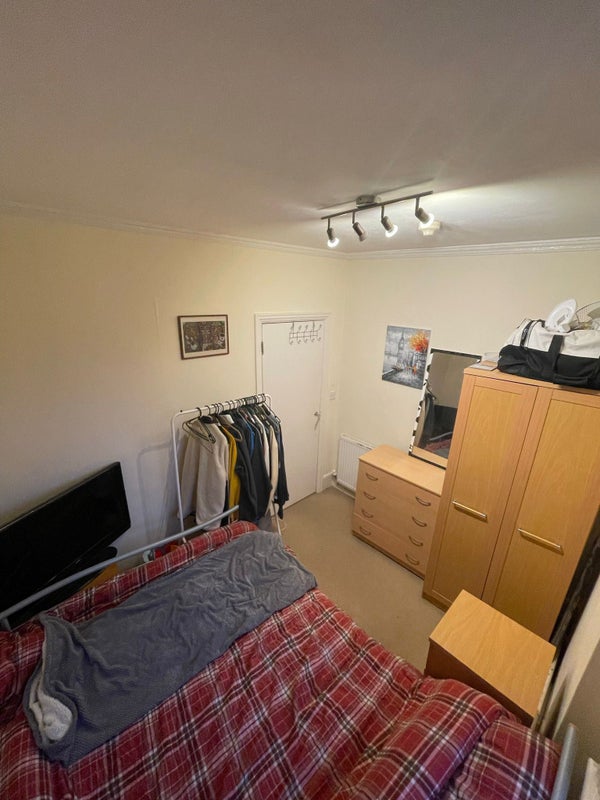 '2 bedrooms to rent in Kilburn 8 min walk to tube' Room to Rent from