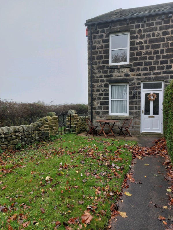 Photo 1: Front of cottage, with large garden front/side garden