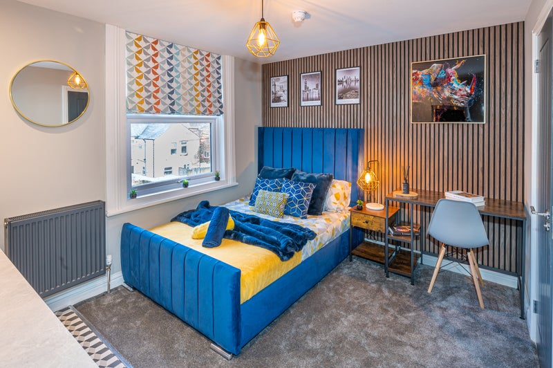 Photo 1: Bedroom 