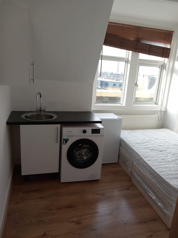 'Studio flat in Croydon' Room to Rent from SpareRoom