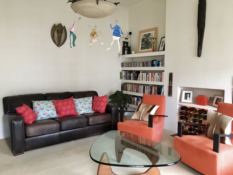 Photo 1: Lounge