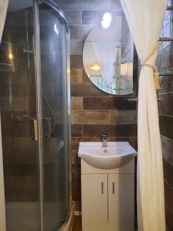 Photo 1: Ensuite shower and basin 