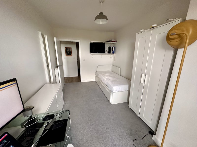 'Double Room close to Central Line in Loughton' Room to Rent from SpareRoom