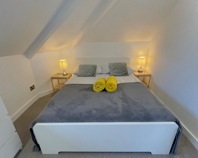 '* One Bedroom Apartment Available in Aldershot *' Room to Rent from