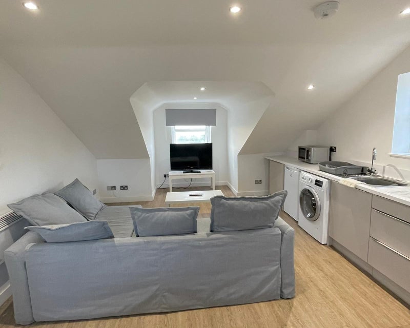 '* One Bedroom Apartment Available in Aldershot *' Room to Rent from