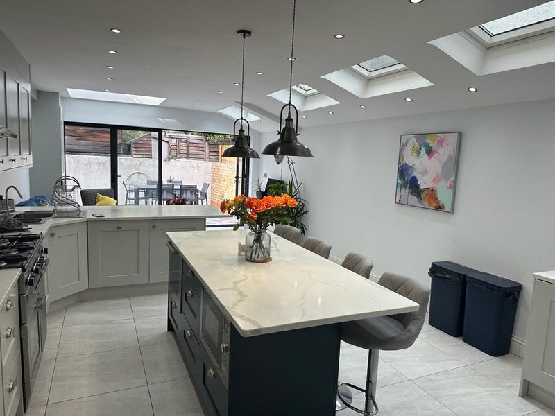 Photo 1: Kitchen 