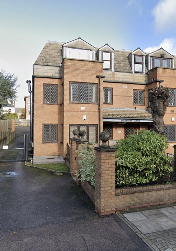 'Master Bedroom In Modern Flat (All Bills Included)' Room to Rent from