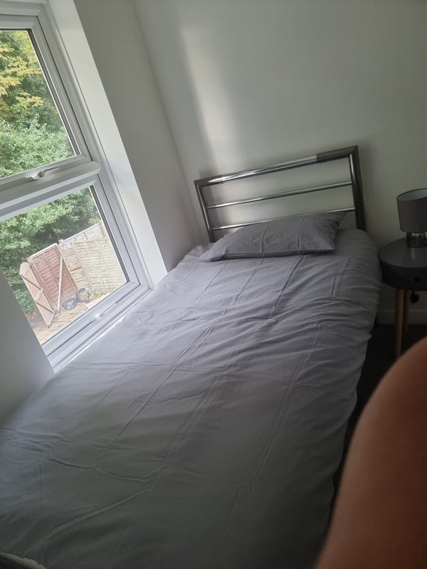 'A single room for rent in a lovely house.Smoking n' Room to Rent from