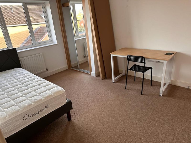 'Double Bedroom with EnSuite and Single near to UWE' Room to Rent from