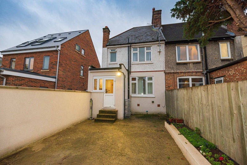 room-available-in-a-4-bed-house-in-tooting-bec-room-to-rent-from