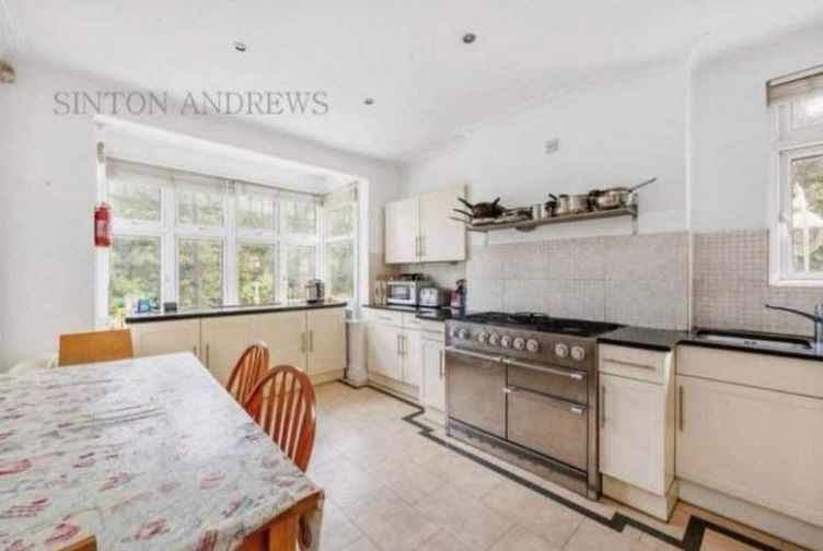 'House Share Ealing Double room to rent (£695)' Room to Rent from