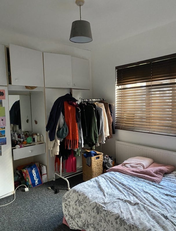 'Spacious, bright 2 bed flat to rent in hackney! ' Room to Rent from