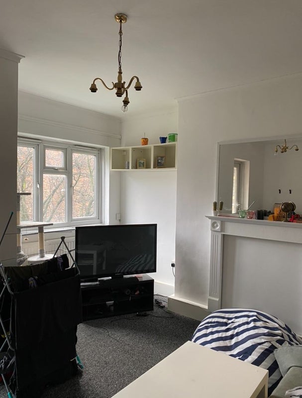 'Spacious, bright 2 bed flat to rent in hackney! ' Room to Rent from