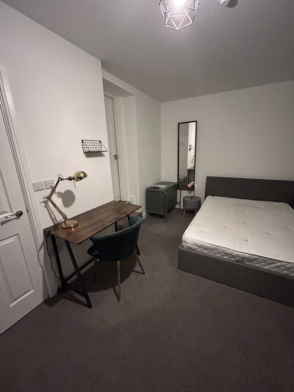 'Double ensuite room Available Now Salford' Room to Rent from