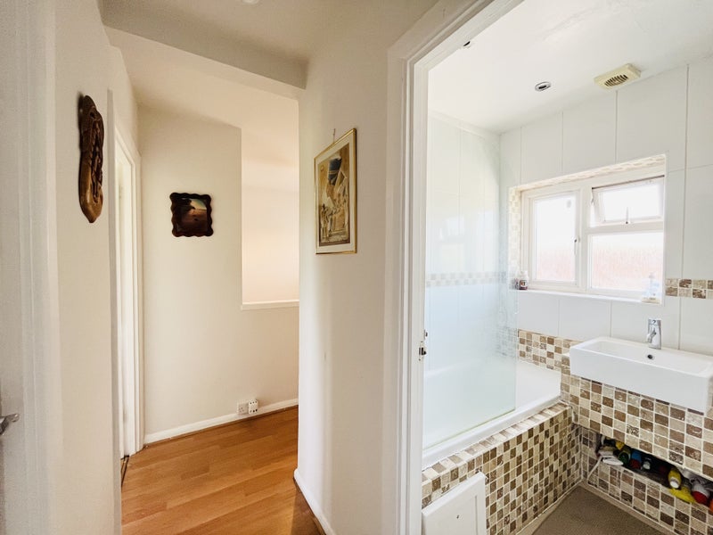 '**1 double bed in South Ruislip available NOW***' Room to Rent from