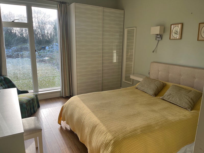 Photo 1: Double bedroom furnished