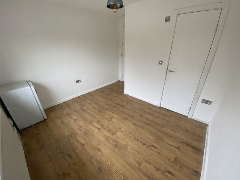 'Studio flat to rent, London SE28' Room to Rent from SpareRoom