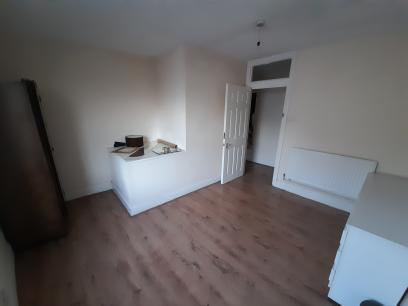 'Empty two bed apartment ' Room to Rent from SpareRoom