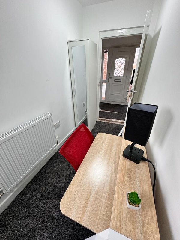 “Rooms Avaialable near Sandwell Hospital & Airport” from SPARE ROOM.co.uk