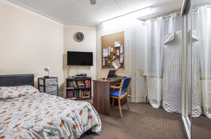 Photo 1: Room 2