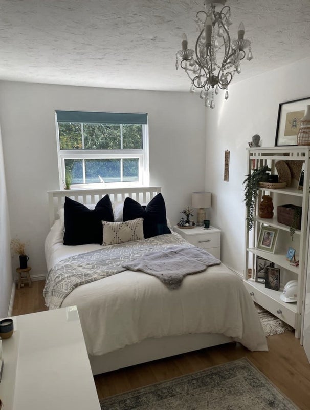 Photo 1: Room (Yours)