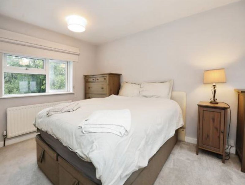 Photo 4: Room 1 King Bed Ensuite