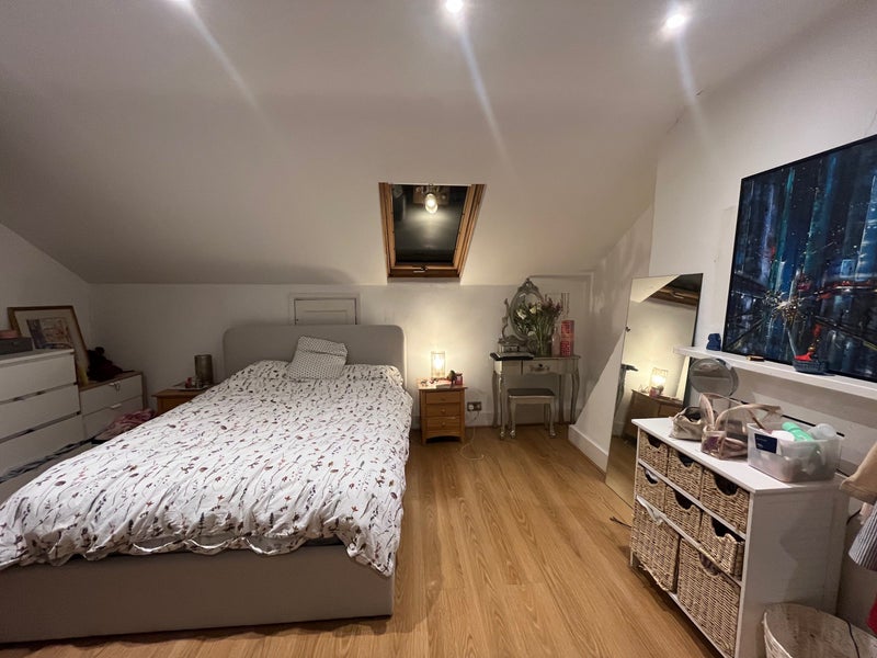 'Large Room in Clapham Junction' Room to Rent from SpareRoom