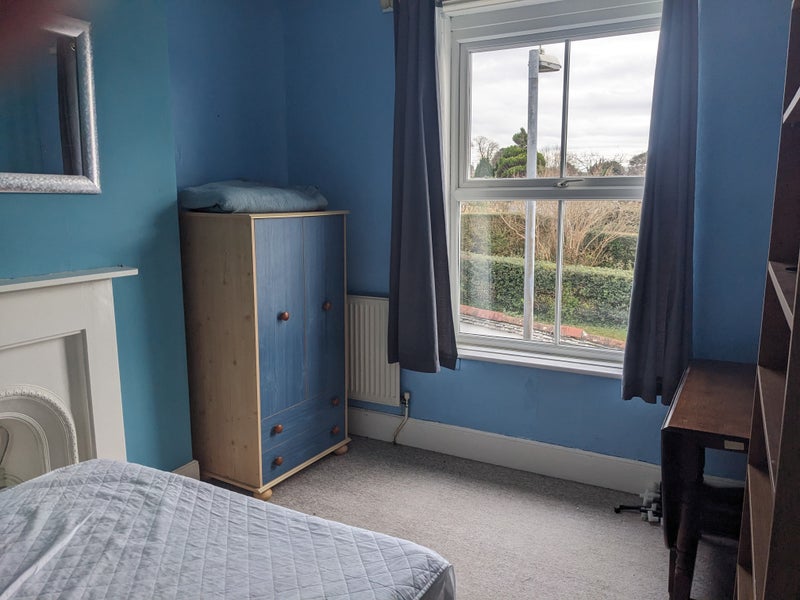 Photo 1: room 2 available