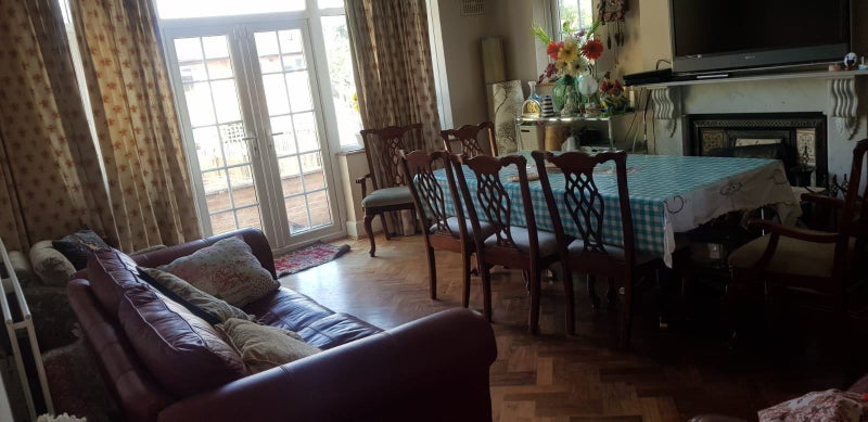 Photo 1: Lounge