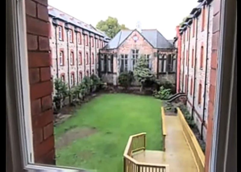 ' Ensuite Room in Whalley Range M16 ' Room to Rent from SpareRoom