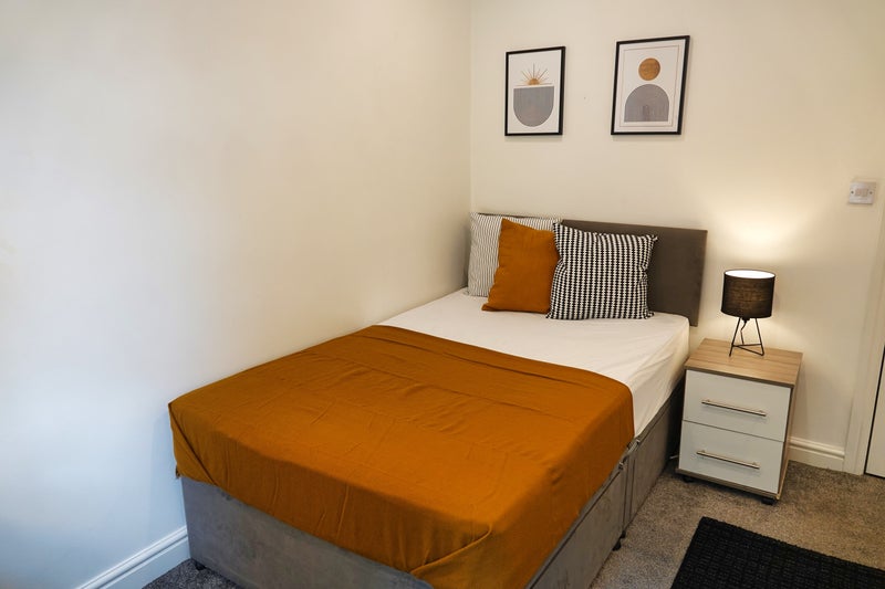 Photo 1: Spacious Double Bed With Extra Storage Underneath