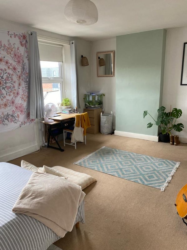 'Large Double in Kilburn' Room to Rent from SpareRoom