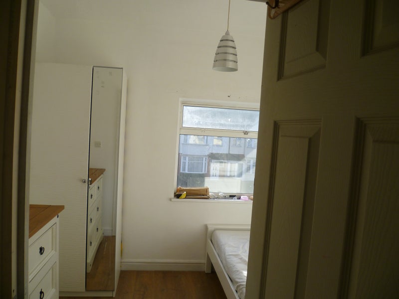 'Single Room in Central Romford' Room to Rent from SpareRoom